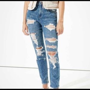 American Eagle distressed mom jeans! size 0